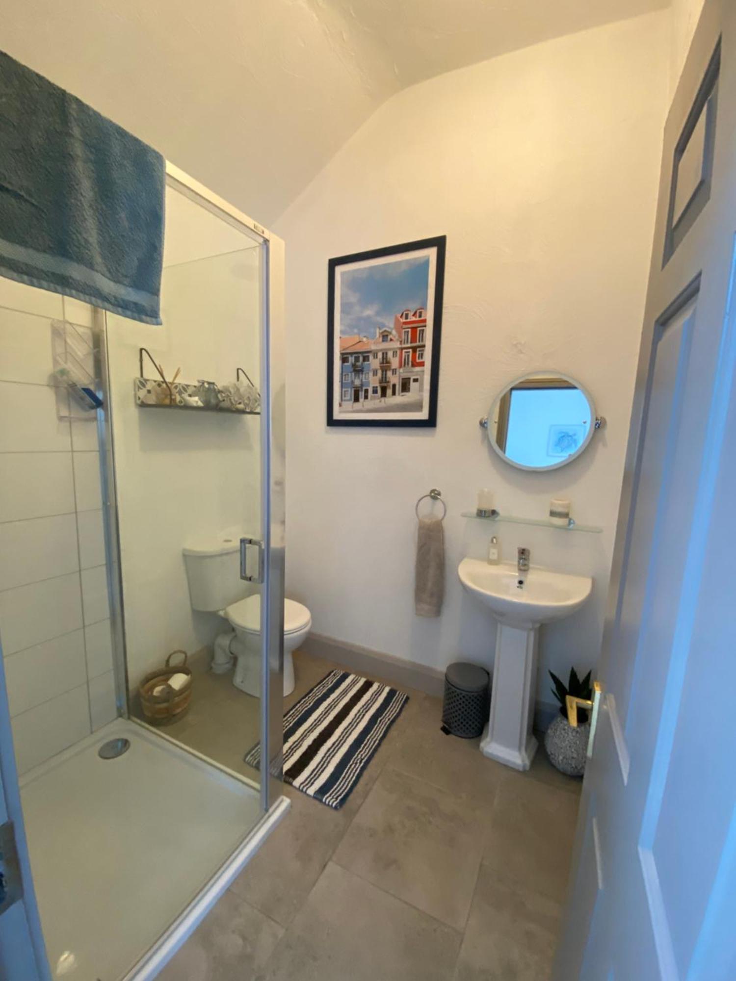 Sanctuary Lodge Cork Luaran gambar